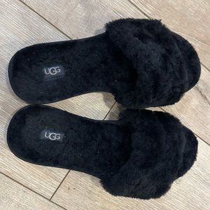 UGG sandal slippers